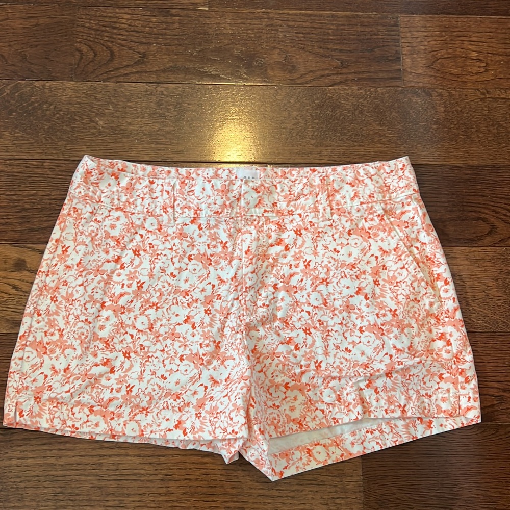 Women’s size 6 Gap Shorts- very good condition